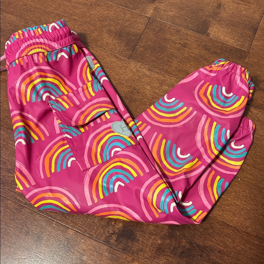 Hatley Pink Rainbow Raincoat and Boots Set
Size 2 jacket and pants size 5 boots - Picture 4 of 8